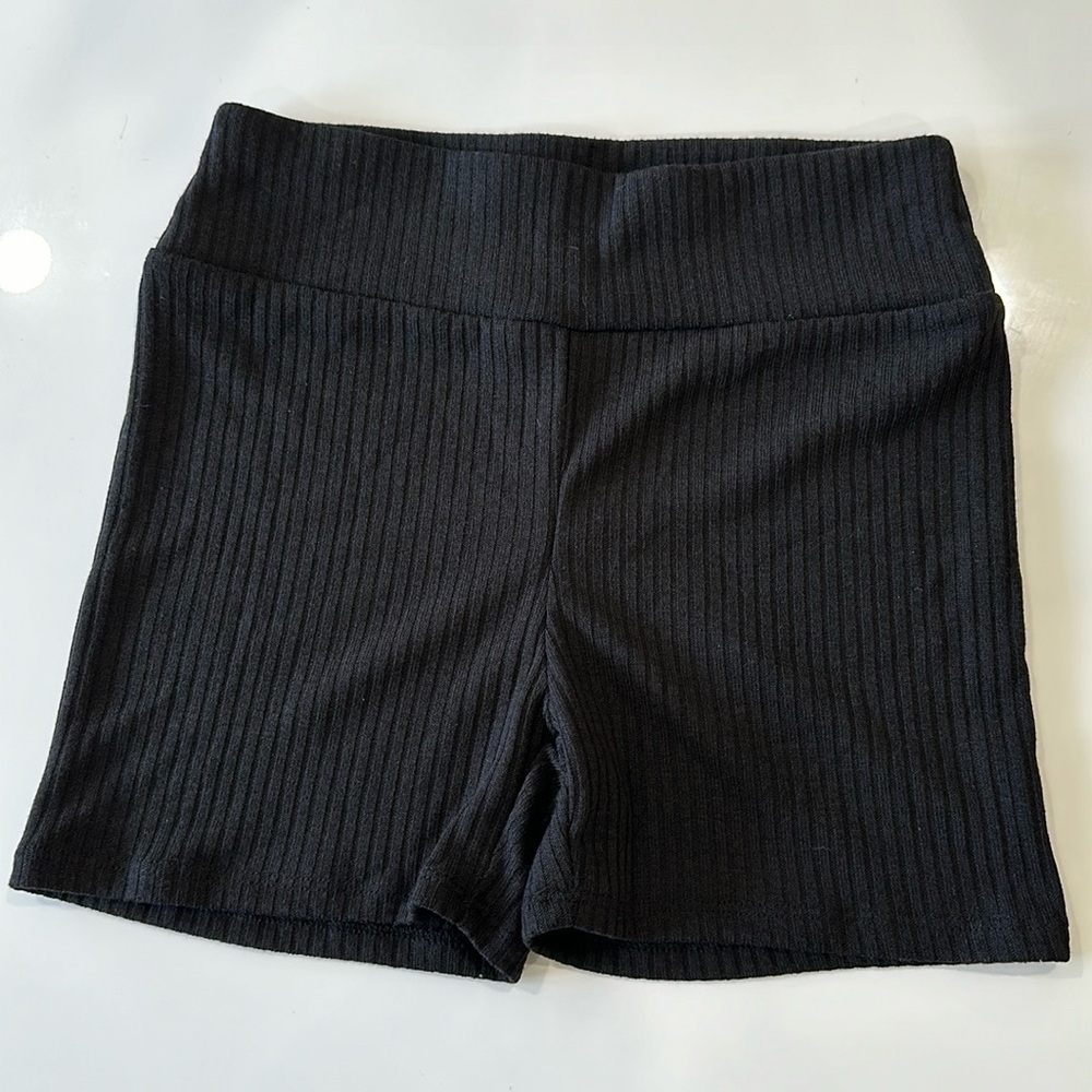 Ribbed black shorts